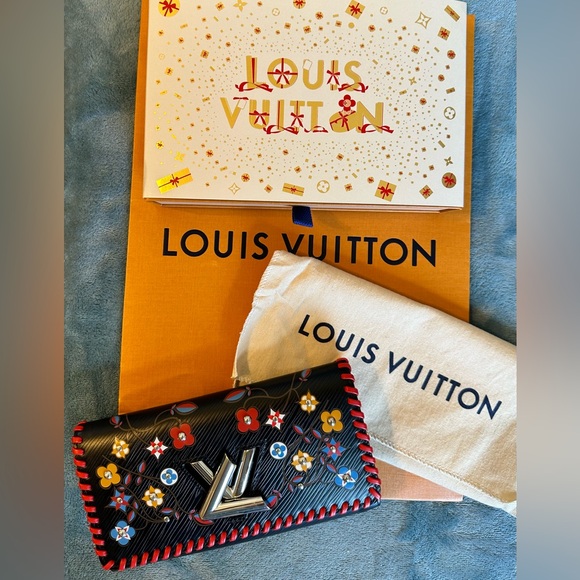 100% Authentic Louis Vuitton Special Edition Epi Leather Wallet - Picture 4 of 12